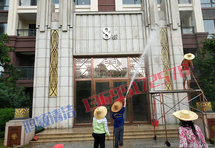 广宁百盛花园清洗门框